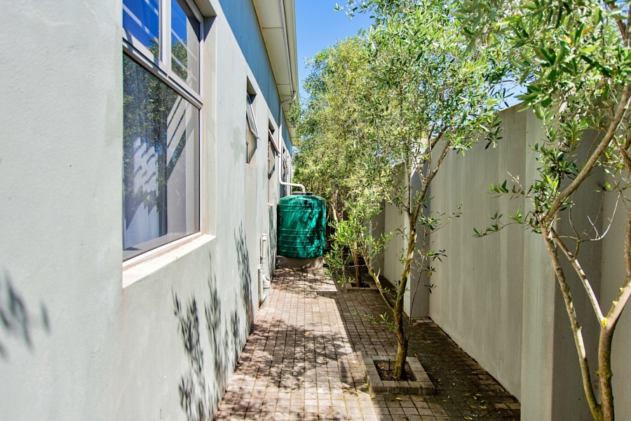 5 Bedroom Property for Sale in Myburgh Park Western Cape